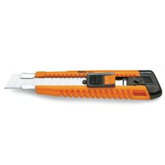 Dekorkés, 18 mm 3 tartalékpengével szállítva_1771